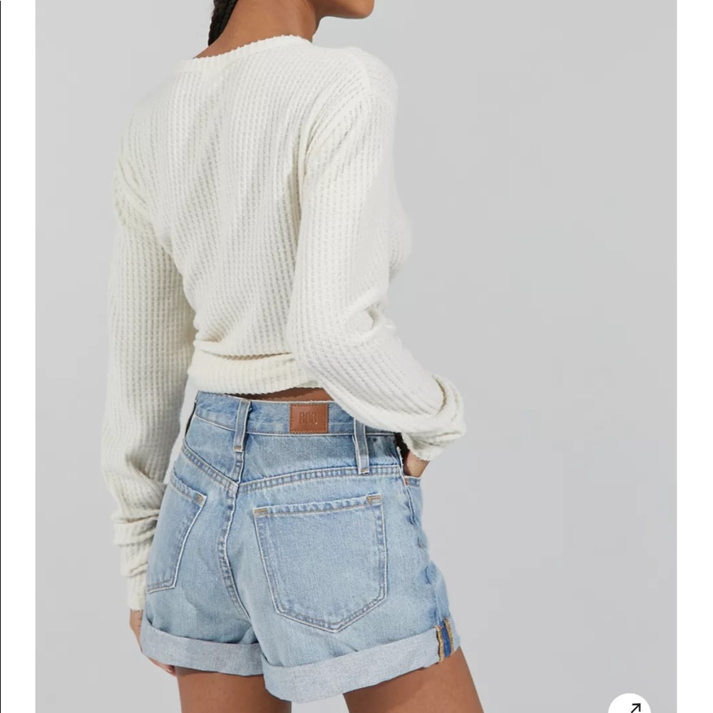 🕶 BDG High-Waisted Mom Short – Light Blue Wash